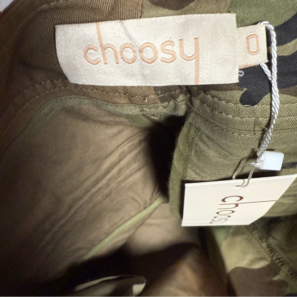 CHOOSY Women’s Two-Tone Olive and Camouflage Cargo Pants, Size 2, NWT - Picture 3 of 5